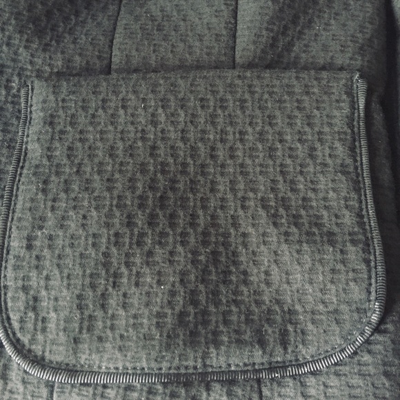 ⭐️Host Pick⭐️Holt Renfrew fitted black blazer - Picture 9 of 10